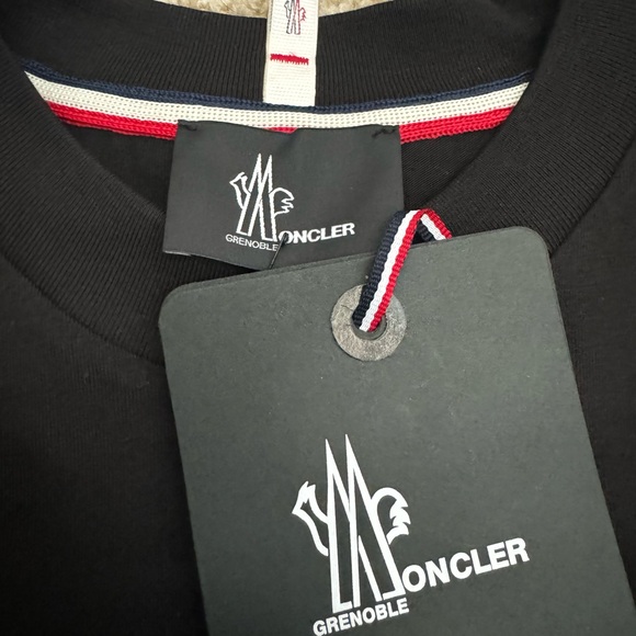 Moncler tshirt - Picture 7 of 11